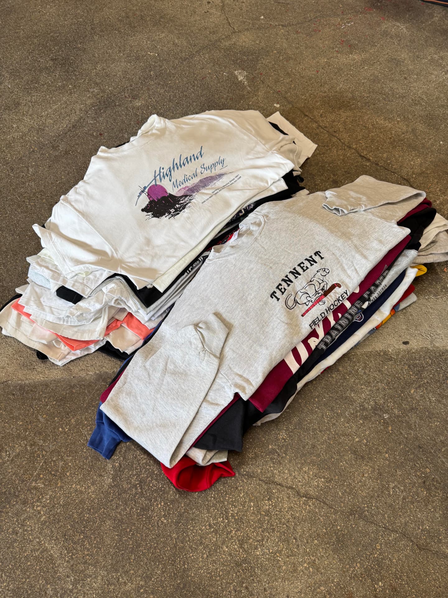 Sweats et t-shirts américains vintage pliés